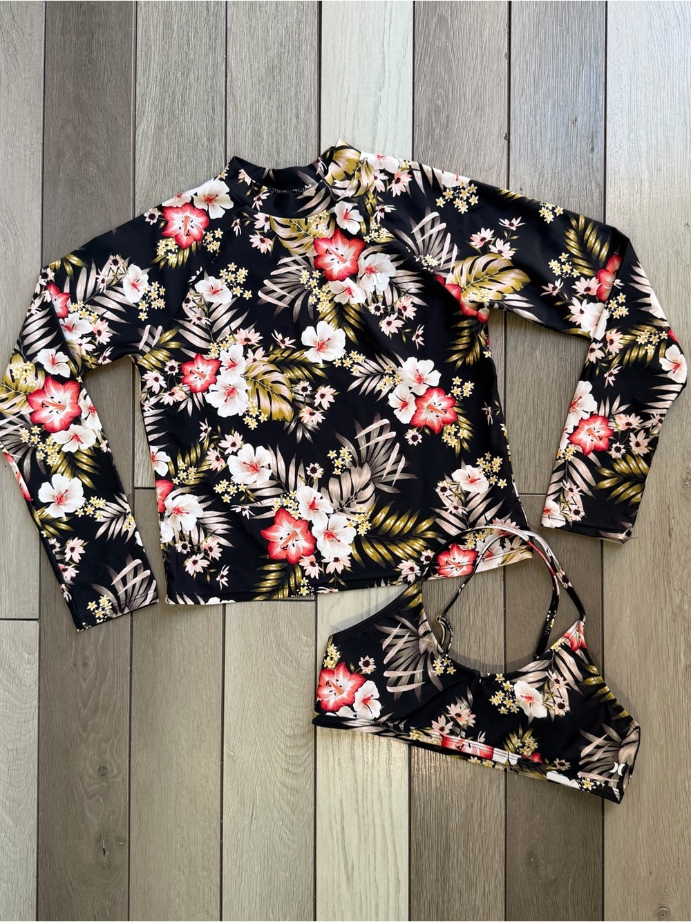 Hurley Carissa Moore rashguard and bikini top